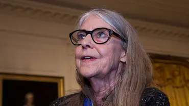 Margaret H. Hamilton, eine wegweisende Informatikerin und ehemalige Leiterin der Software Engineering Division am Instrumentation Laboratory des MIT, die die Entwicklung der Flugsoftware für NASAs Apollo-Mondmissionen leitete, nachdem sie im Weißen Haus am 22. November 2016 in Washington, D.C., mit der Presidential Medal of Freedom ausgezeichnet wurde.  - Foto: IMAGO / ZUMA Press