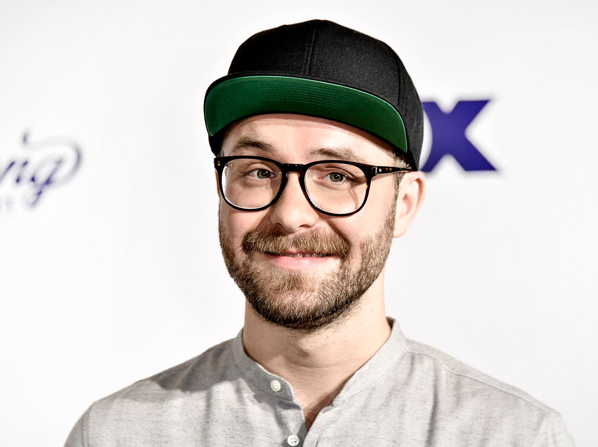 Mark Forster zeigt sich nur mit Kappe.