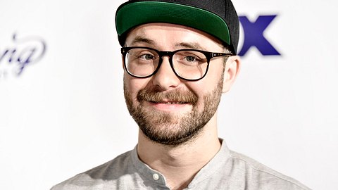 Mark Forster zeigt sich nur mit Kappe. - Foto: gettyimages/ Tristar Media