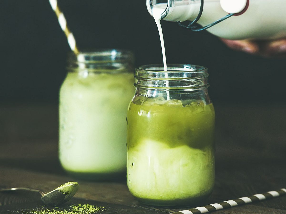 Auch als sommerliche Variante schmeckt die Matcha Latte einfach lecker!