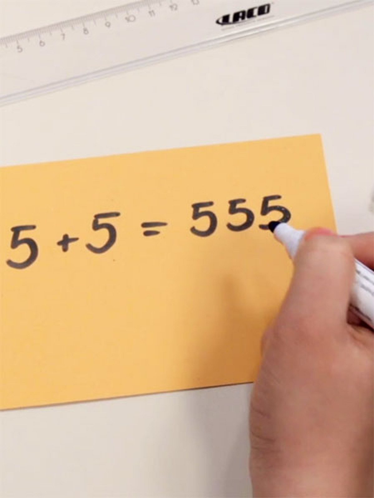 Rätselspaß im Video: Können Sie diese Mathe-Rechnung lösen?