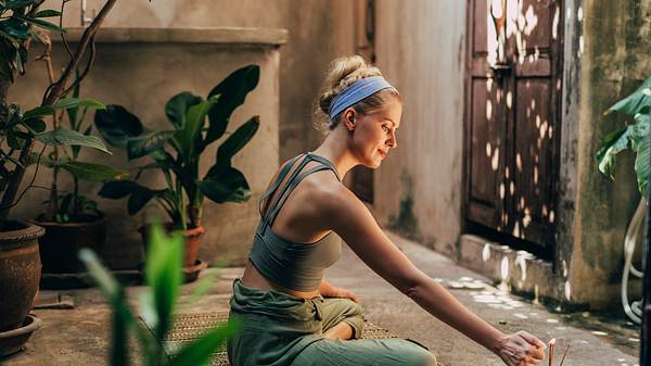 Meditationsraum: Einrichtungs-Tipps für die Ruheoase im eigenen Zuhause - Foto: FreshSplash/iStock