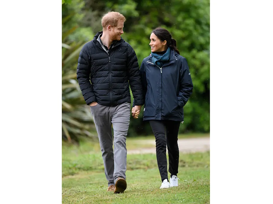 Sneaker-Liebe Meghan Markle überzeugt auch in ihrer Schwangerschaft mit tollen Outfits und einem besonderen Style.