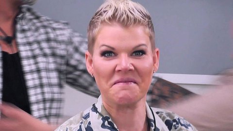 Alles Fake? Melanie Müller entschuldigt sich bei Sarah Knappik - Foto: TVNow
