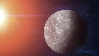 Fünf Sternzeichen leiden unter Merkurs Rückläufigkeit - Foto: buradaki / iStock