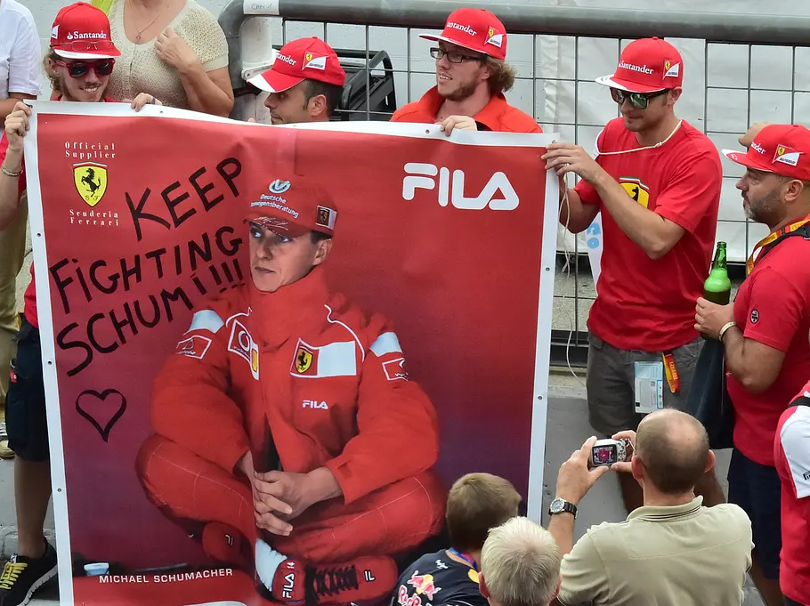 Auch lange nach seinem Unfall ist Michael Schumacher an Rennstrecken präsent.