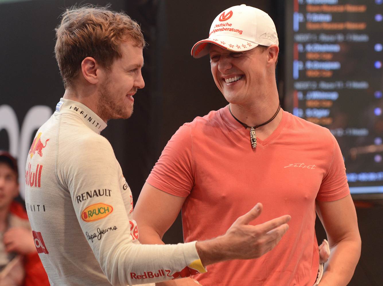 Sebastian Vettel und Michael Schumacher im Gespräch