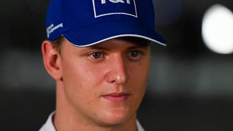 Diese rührende Liebeserklärung von Mick Schumacher an seinen Vater geht unter die Haut. - Foto: IMAGO / Motorsport Images