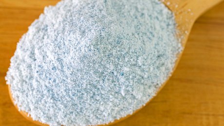 Mikrokristalline Cellulose (Zusatzstoff E460i) ist in vielen Produkten und Medikamenten enthalten - Foto: sasimoto/iStock
