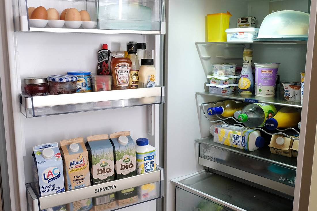 Achtung! Darum solltest du Milch niemals in der Kühlschranktür lagern