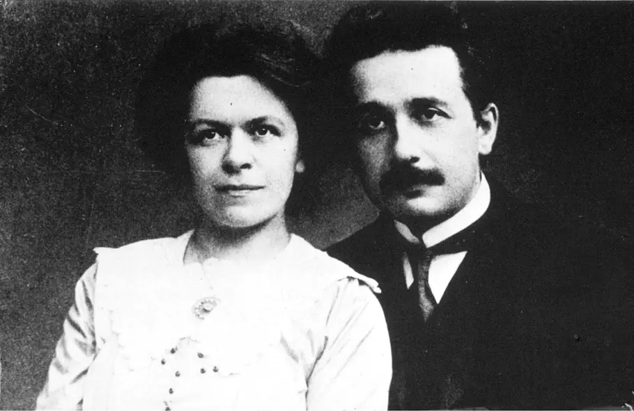 Mileva Marić mit Albert Einstein Mileva Marić mit Albert Einstein