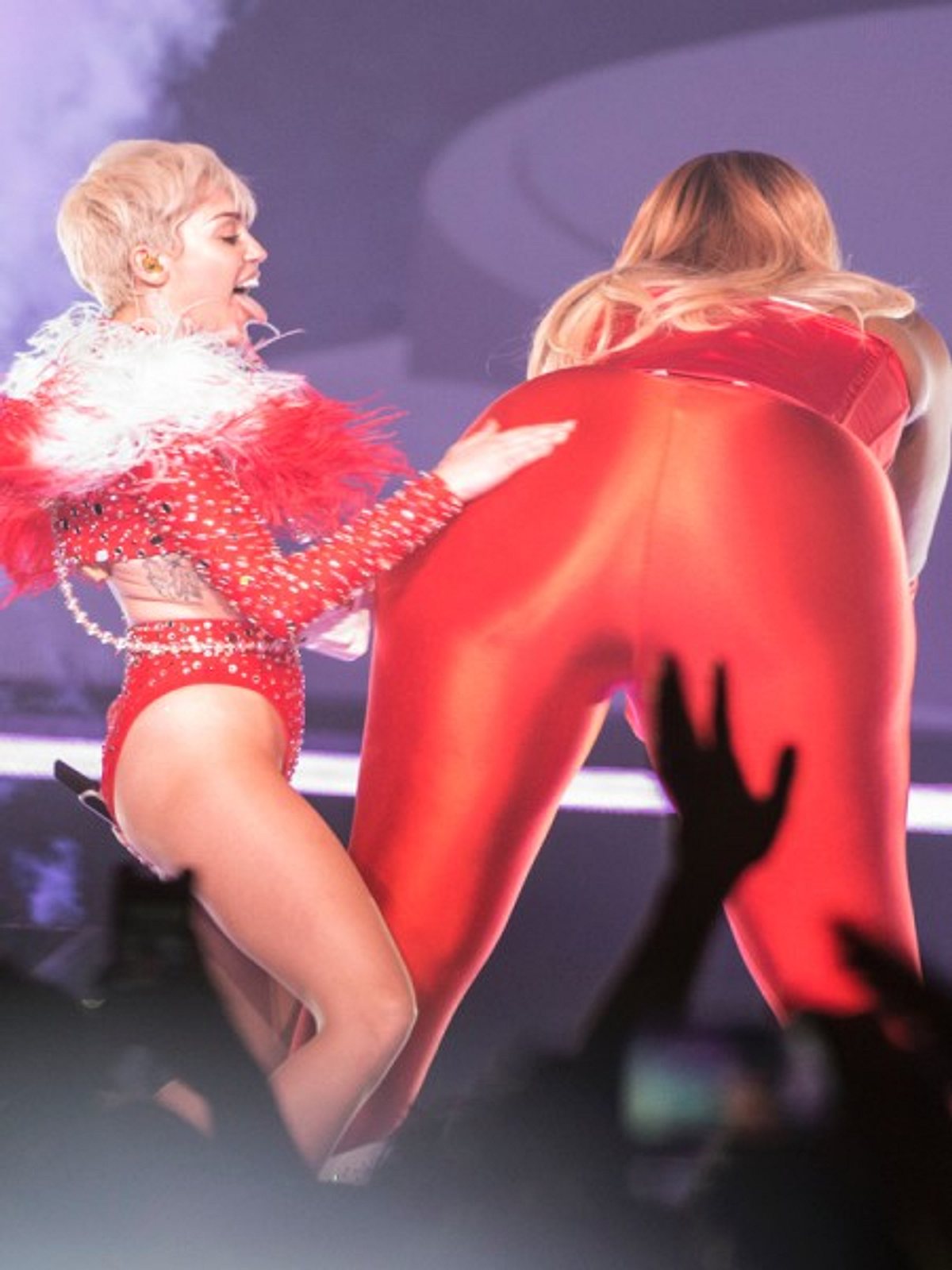 miley cyrus die obszoensten momente der bangerz tour platz