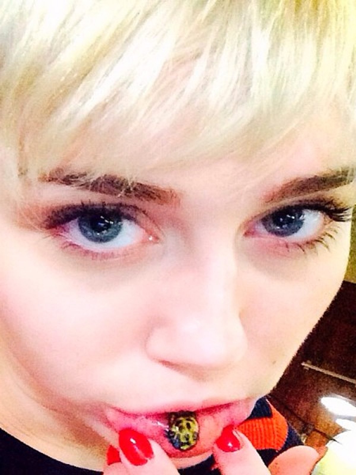 miley cyrus tattoo nummer weinendes kaetzchen