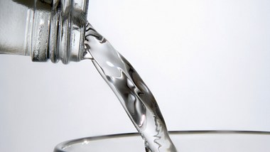 Der nächste Preis-Schock ist in Sicht: Auch Mineralwasser wird teurer ... - Foto: Chris Rogers/Getty Images (Symbolbild)