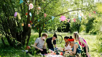 Picknick im Park - Foto: Janina Steinmetz/gettyimages Picknick im Park - Foto: Janina Steinmetz/gettyimages