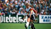 Mit dieser Prämie wurde die Frauen-Nationalmannschaft 1989 nach ihrem Sieg abgespeist - Foto: IMAGO / Oliver Hardt