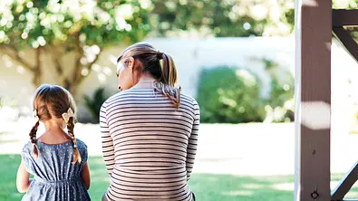 Fragen, die Frauen jungen Mädchen stellen sollten - Foto: iStock