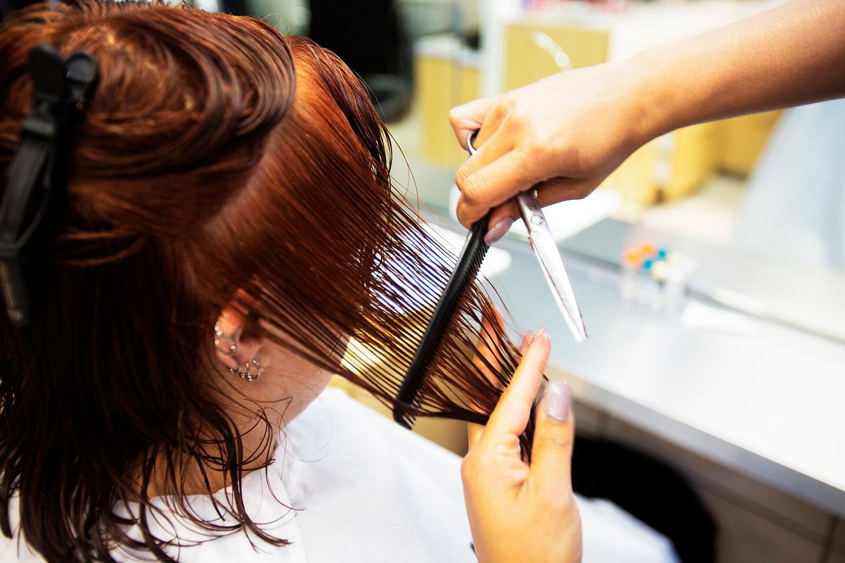 Frisuren zum Nachstylen für Frauen ab 50 (Themenbild)