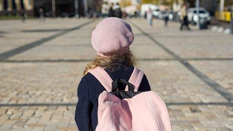 Wegen Mobbing: Vater lässt Tochter 8 Kilometer zur Schule laufen - Foto: iStock