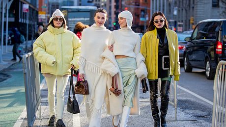 Mode 2022 Trendpieces auf der Fashion Week - Foto: Getty Images/ Christian Vierig