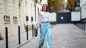 Mode für kleine Frauen an dem Beispiel eines Streetstyles - Foto: GettyImages/Edward Berthelot Mode für kleine Frauen an dem Beispiel eines Streetstyles - Foto: GettyImages/Edward Berthelot