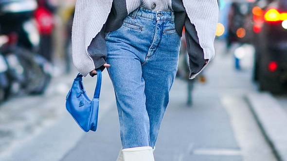 Leonie Hanne im Jeans-Trend Ankle Jeans - Foto: Getty Images/Edward Berthelot