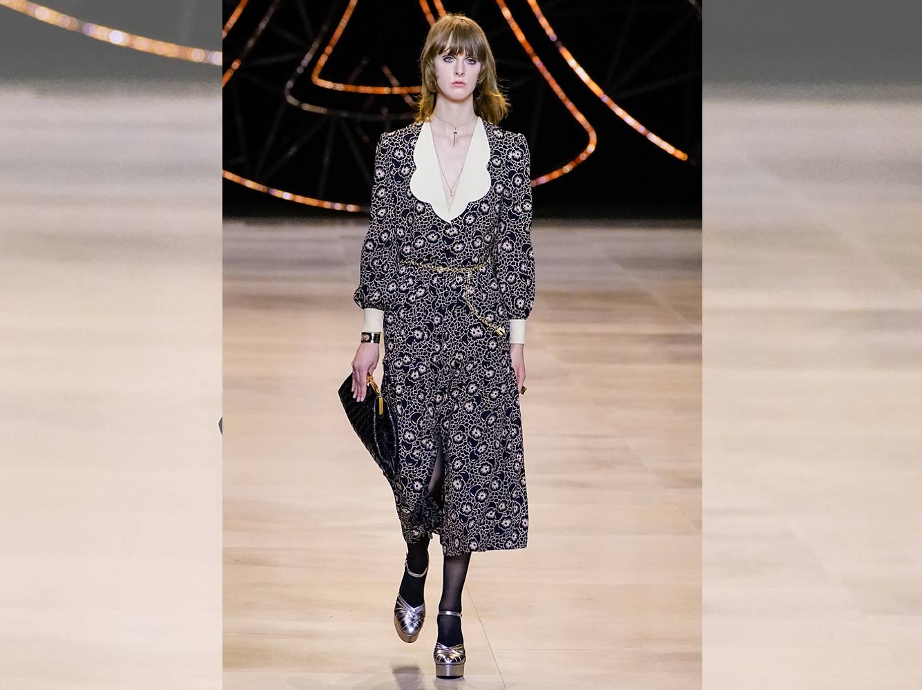 Die Modetrends im Herbst und Winter 2020/2021 locken mit Ablenkung und laden zu klaren Statements und Modemut ein! Die Modetrends im Herbst und Winter 2020/2021 locken mit Ablenkung und laden zu klaren Statements und Modemut ein!