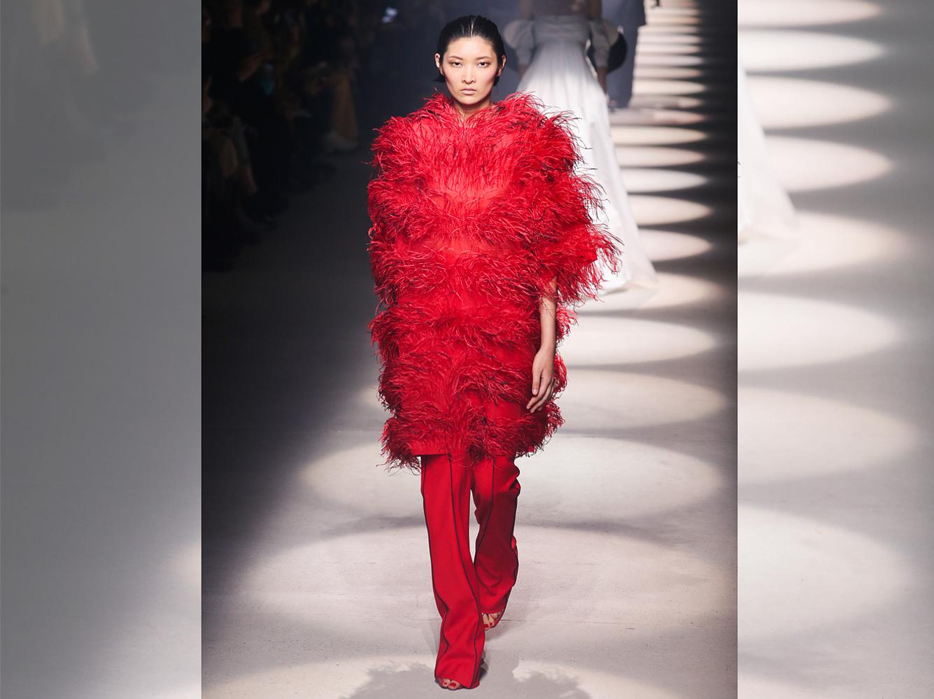 Die Modetrends im Herbst und Winter 2020/2021 locken mit Ablenkung und laden zu klaren Statements und Modemut ein! Die Modetrends im Herbst und Winter 2020/2021 locken mit Ablenkung und laden zu klaren Statements und Modemut ein!