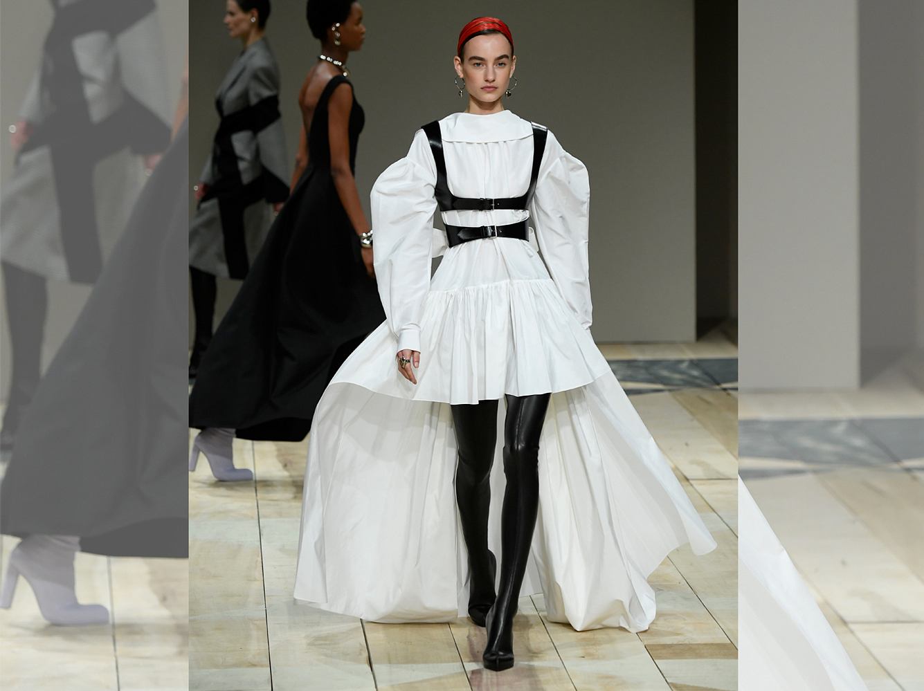 Die Modetrends im Herbst und Winter 2020/2021 locken mit Ablenkung und laden zu klaren Statements und Modemut ein! Die Modetrends im Herbst und Winter 2020/2021 locken mit Ablenkung und laden zu klaren Statements und Modemut ein!
