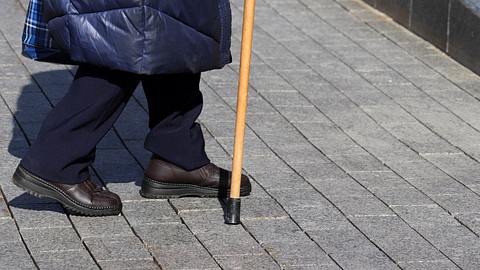 Mönchengladbach: Kinderbande raubt 91-jährige Frau aus - Foto: iStock/Symbolbild