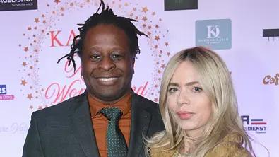 Mola Adebisi und Adelina Zilai beim Katy s X-mas Wonderland Event von Kate Merlan - Foto: IMAGO / Future Image