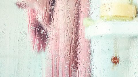 Morgens oder abends duschen - was ist gesünder? - Foto: Rike_/iStock