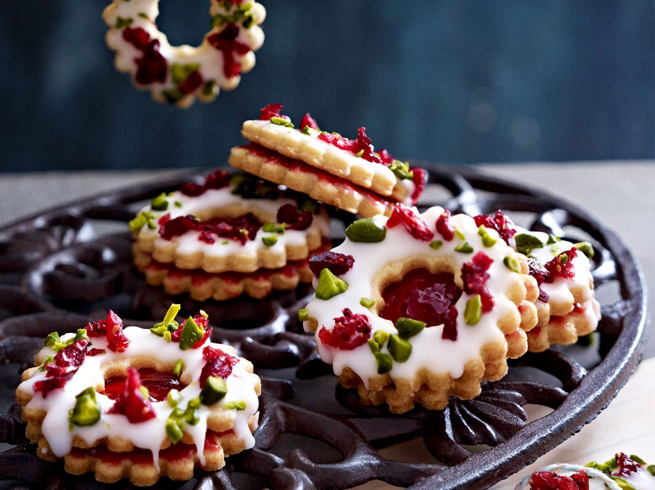 Hohoho - über diese Mürbeteigplätzchen freut sich nicht nur der Weihnachtsmann.