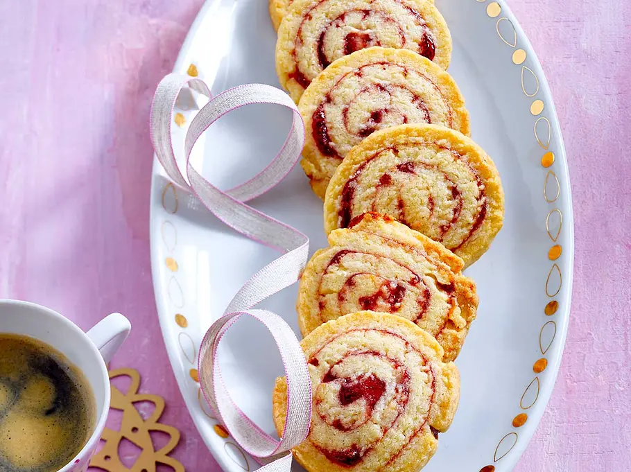 Mürbeteigplätzchen mit Himbeer und Marzipan Mürbeteigplätzchen: Rezept für Schnecken mit Himbeer
