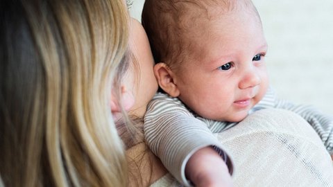 Mütter-Diskriminierung: Frauen mit Kinder verdienen drastisch weniger! - Foto: iStock/Halfpoint