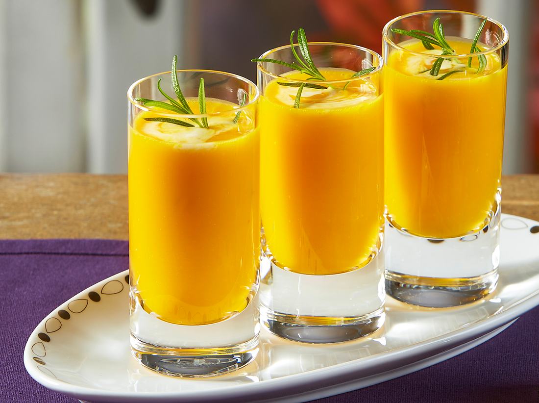 Muskatkürbissuppe im Glas- Fruchtiges Rezept mit Aprikosen Muskatkürbissuppe im Glas- Fruchtiges Rezept mit Aprikosen