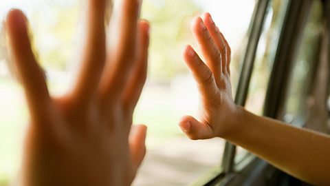 Rheinland-Pfalz: Mutter zockt im Casino - während Kind im Auto eingesperrt ist - Foto: iStock/Symbolbild
