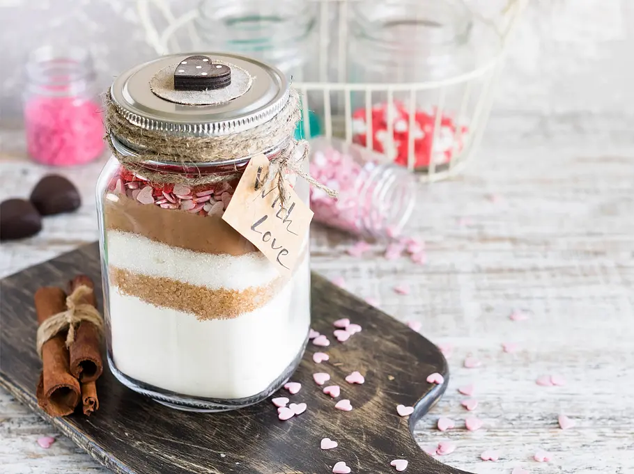 DIY-Geschenke zum Muttertag: Backmischung im Glas Muttertagsgeschenke selber machen: 26 schöne DIY-Geschenkideen für deine Mama