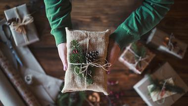 Nachhaltiger Adventskalender zu Weihnachten - Foto: iStock/ArtistGNDphotography