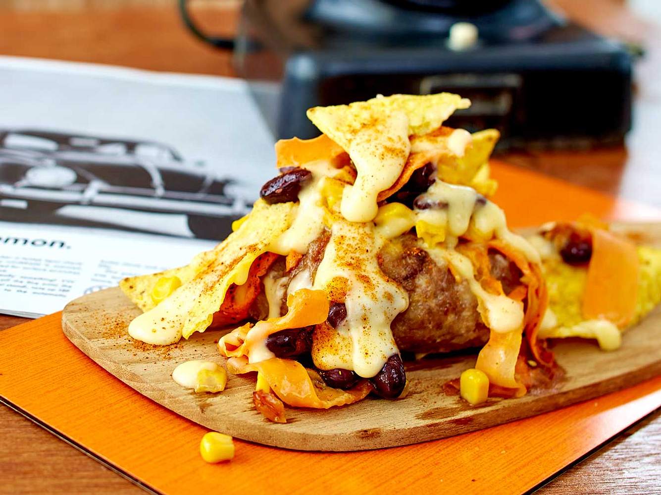 Nachos-Rezepte: Mett-Steaks mit Nachos Nachos-Rezepte: Mett-Steaks mit Nachos