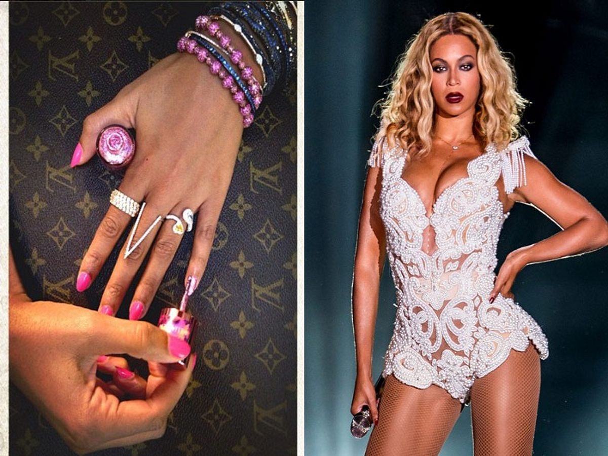 nageldesign bilder der stars beyonce mit pinkfarbenen naegeln