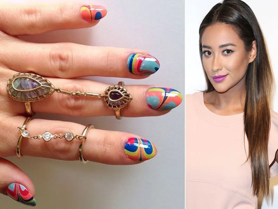 Nageldesign-Bilder der Stars: Shay Mitchell goes psychedelic nageldesign bilder der stars shay mitchell goes psychedelic