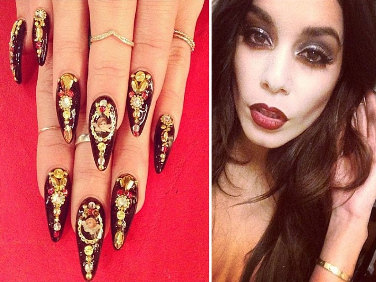 nageldesign bilder der stars vanessa hudgens mit krasser barock nailart