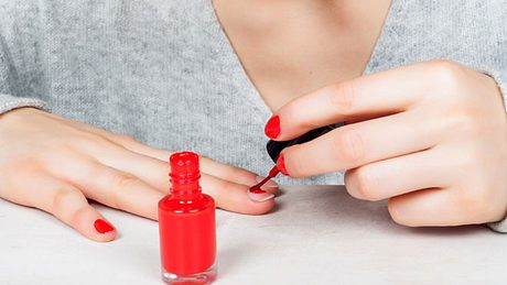 Nagellack auftragen: So wird das Ergebnis perfekt! - Foto: iStock