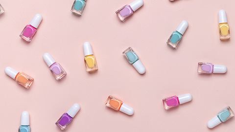 Nagellack schneller trocknen: 5 geniale Beauty-Hacks für die perfekte Maniküre - Foto: Svetlana Vorontsova/iStock