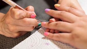 Nageltrends 2023: Diese 5 traumhaften Nagellack-Trends sind im kommenden Jahr in - Foto: NickyLloyd/iStock