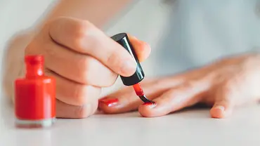 Nageltrends im Sommer 2023: Diese 5 sommerlichen Lacke tragen wir jetzt! - Foto: Ziga Plahutar/iStock Nageltrends im Sommer 2023: Diese 5 sommerlichen Lacke tragen wir jetzt! - Foto: Ziga Plahutar/iStock