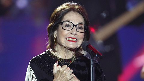 Nana Mouskouri: Liebes-Geheimnis gelüftet! Dieser Mann macht sie wirklich glücklich - Foto: IMAGO / Joachim Sielski