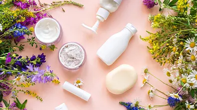 Naturkosmetik selber machen dank diesen Rezepten. - Foto: Mizina/iStock