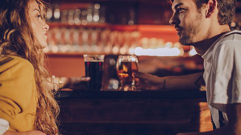 Negging: Der neue und super fiese Dating-Trend - Foto: iStock/ South_agency